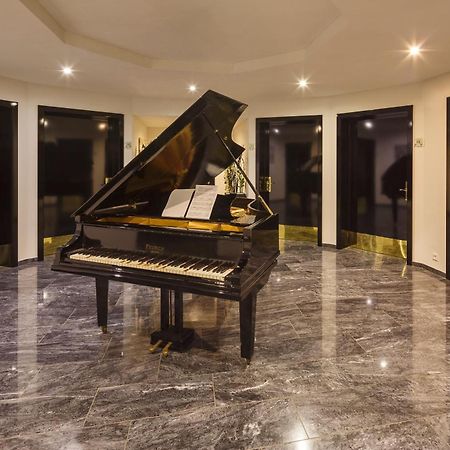 Business Hotel First Feusisberg Bagian luar foto