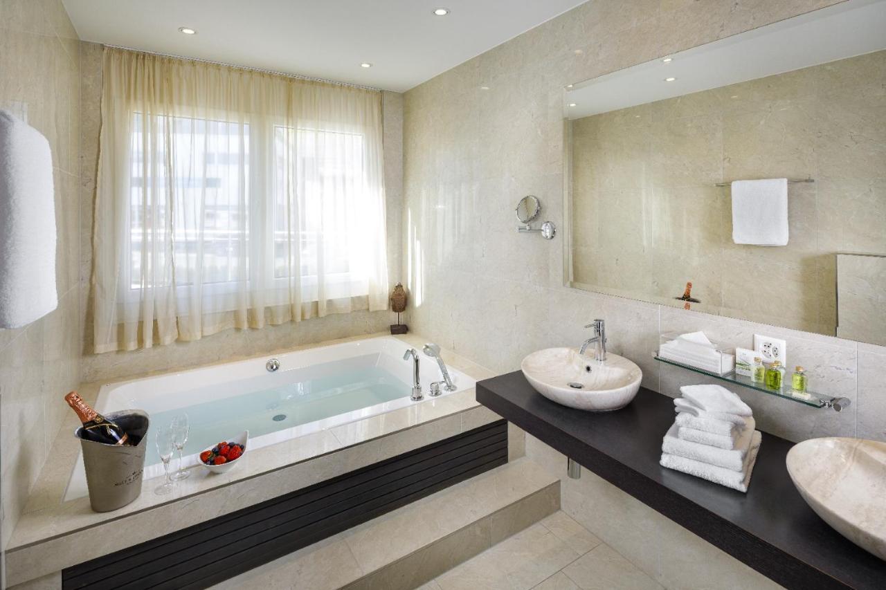 Business Hotel First Feusisberg Bagian luar foto