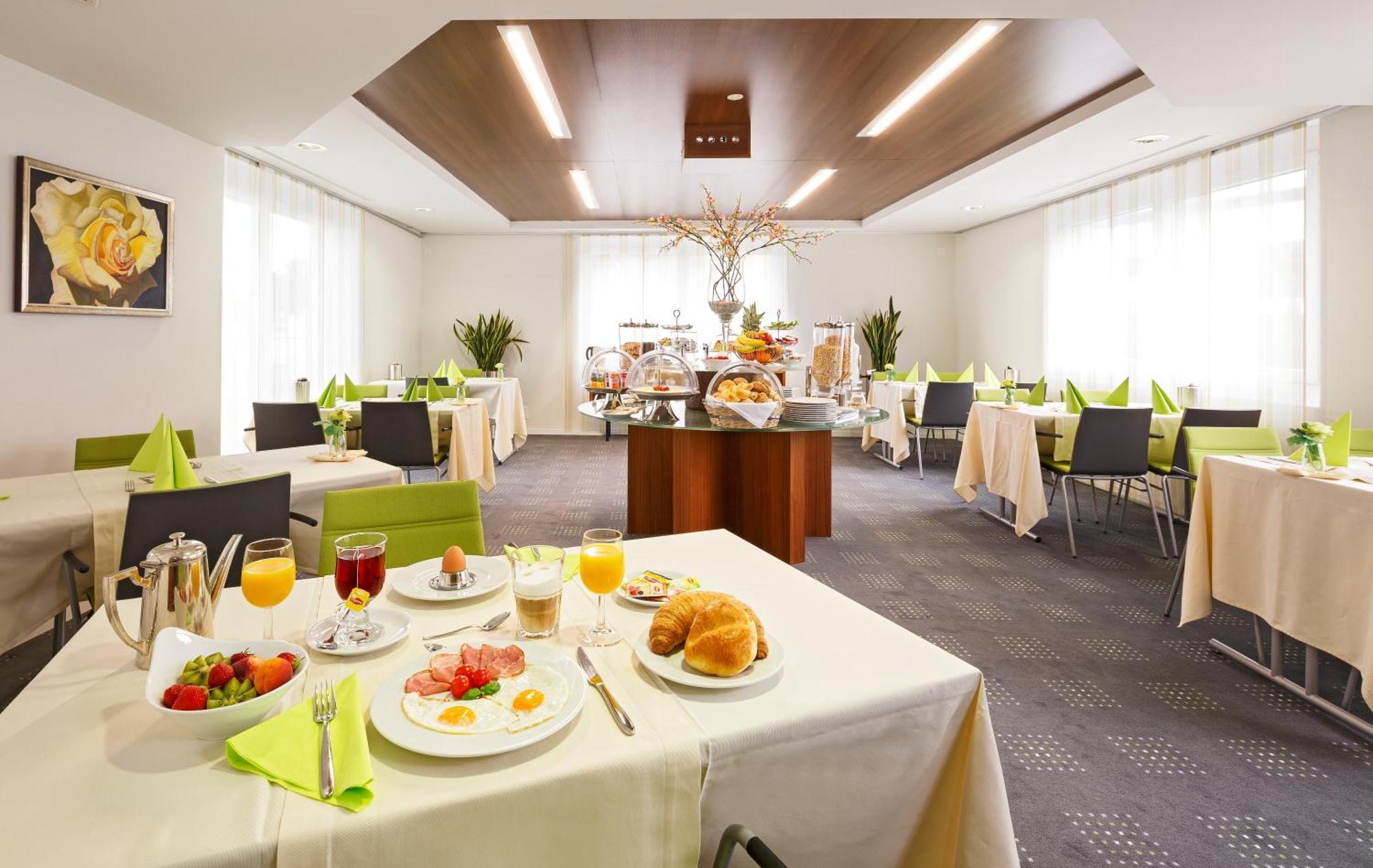 Business Hotel First Feusisberg Bagian luar foto