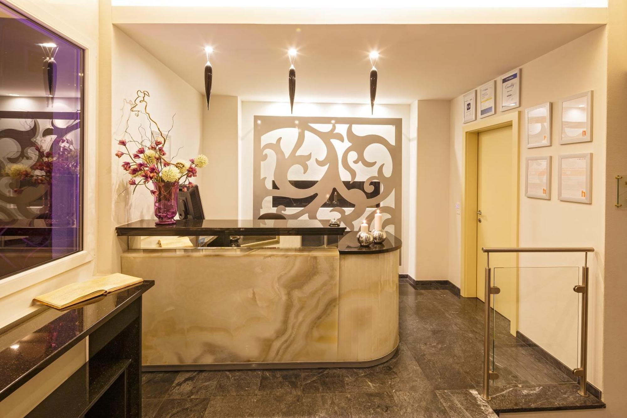 Business Hotel First Feusisberg Bagian luar foto
