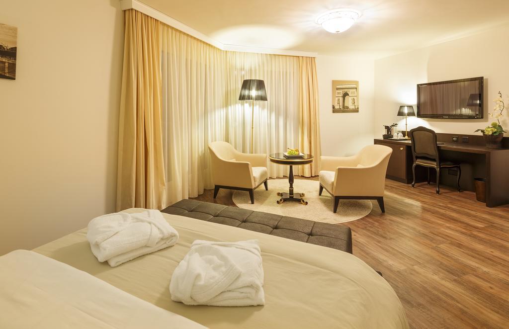 Business Hotel First Feusisberg Bagian luar foto