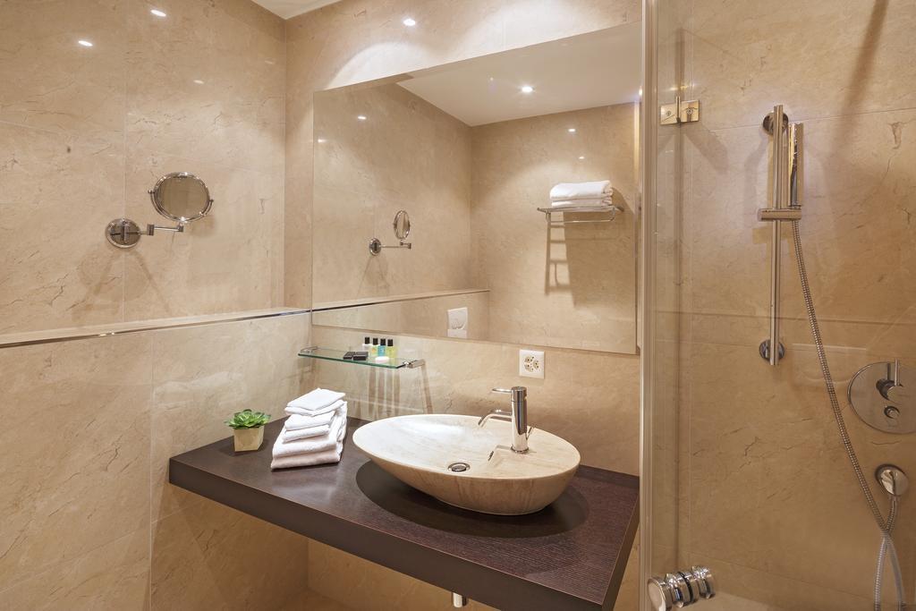Business Hotel First Feusisberg Ruang foto