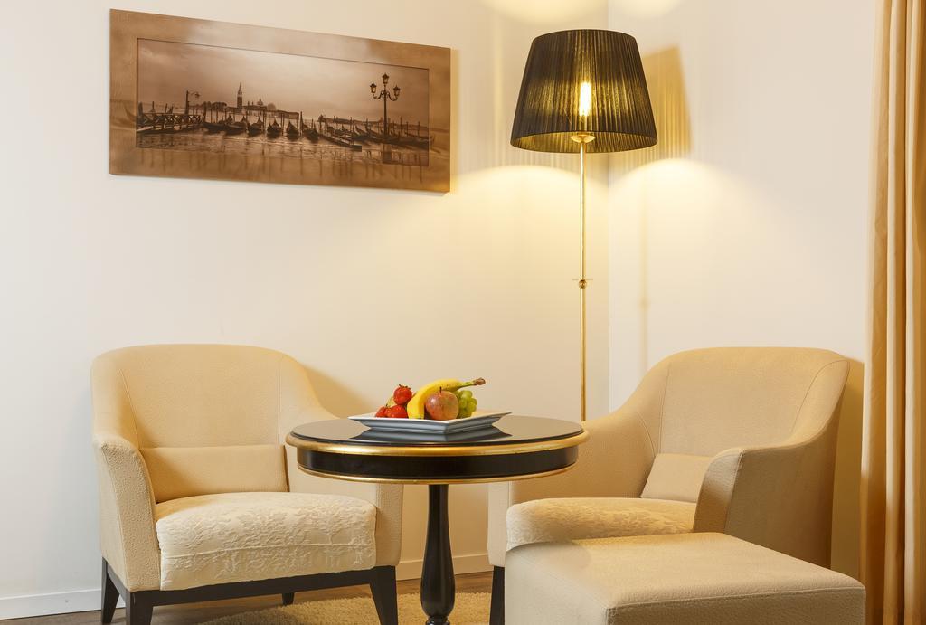 Business Hotel First Feusisberg Ruang foto