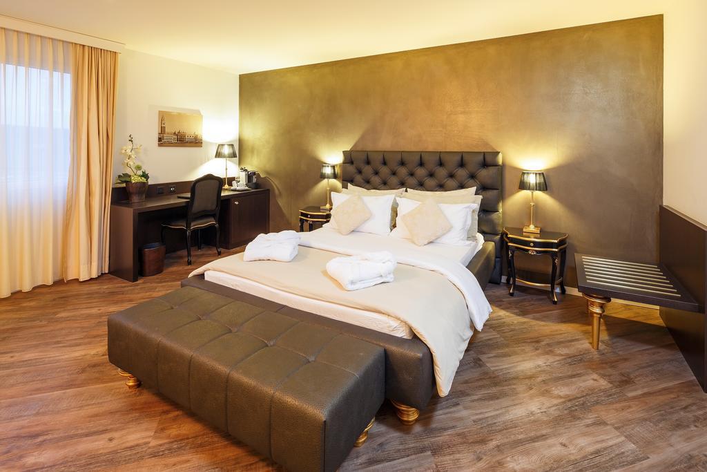 Business Hotel First Feusisberg Ruang foto
